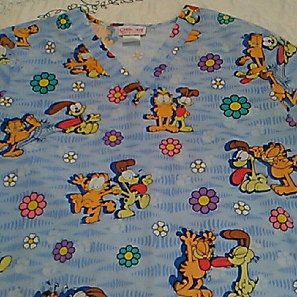 Garfield and Odie scrub top good used 22" bust